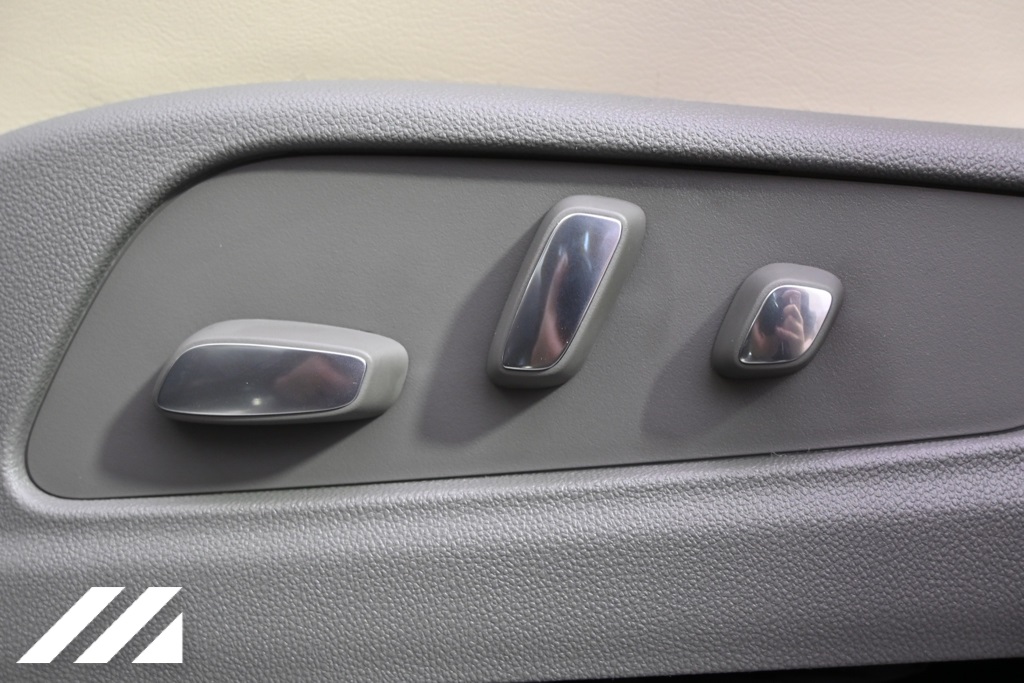 Vehicle image 14 of 37