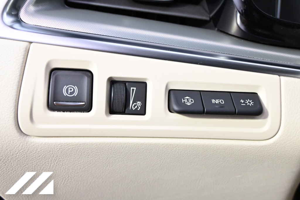 Vehicle image 24 of 37