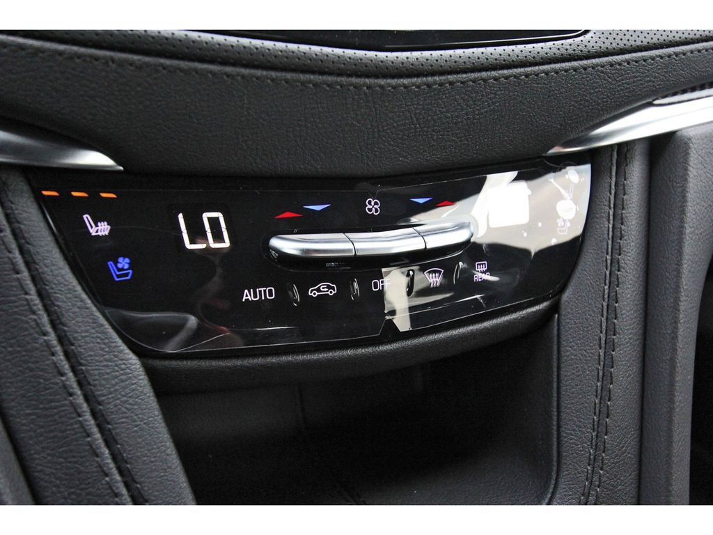 Vehicle image 18 of 23