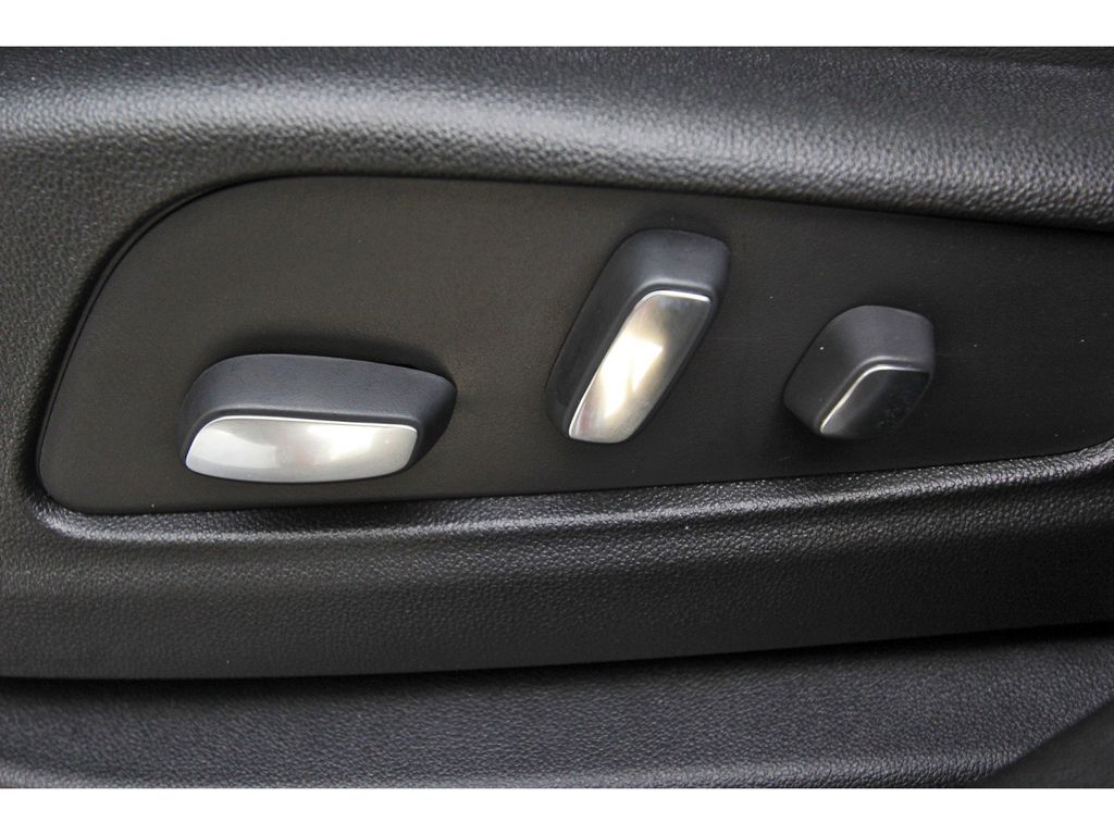 Vehicle image 22 of 23