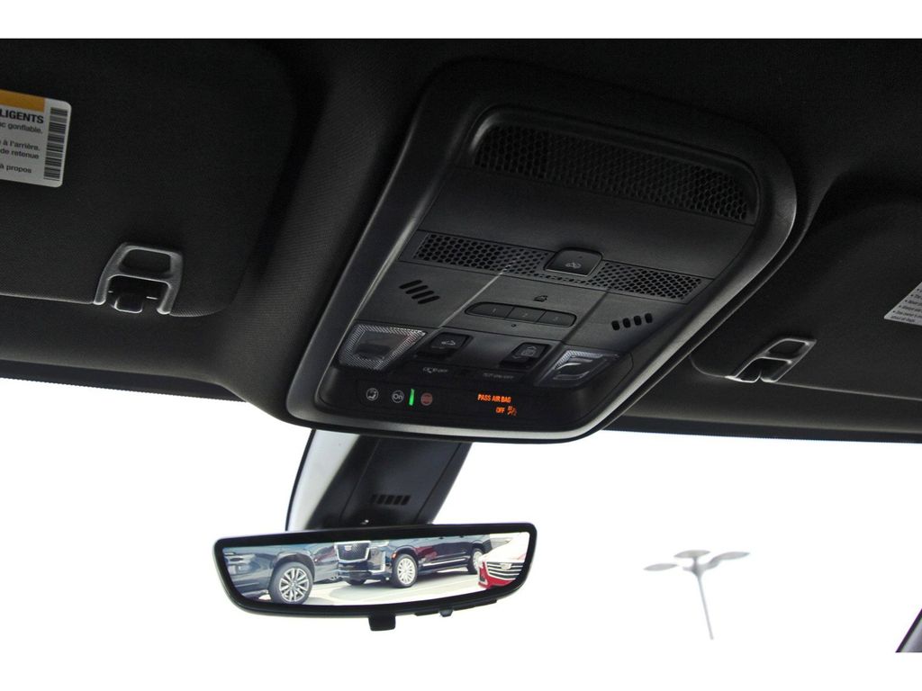 Vehicle image 21 of 23
