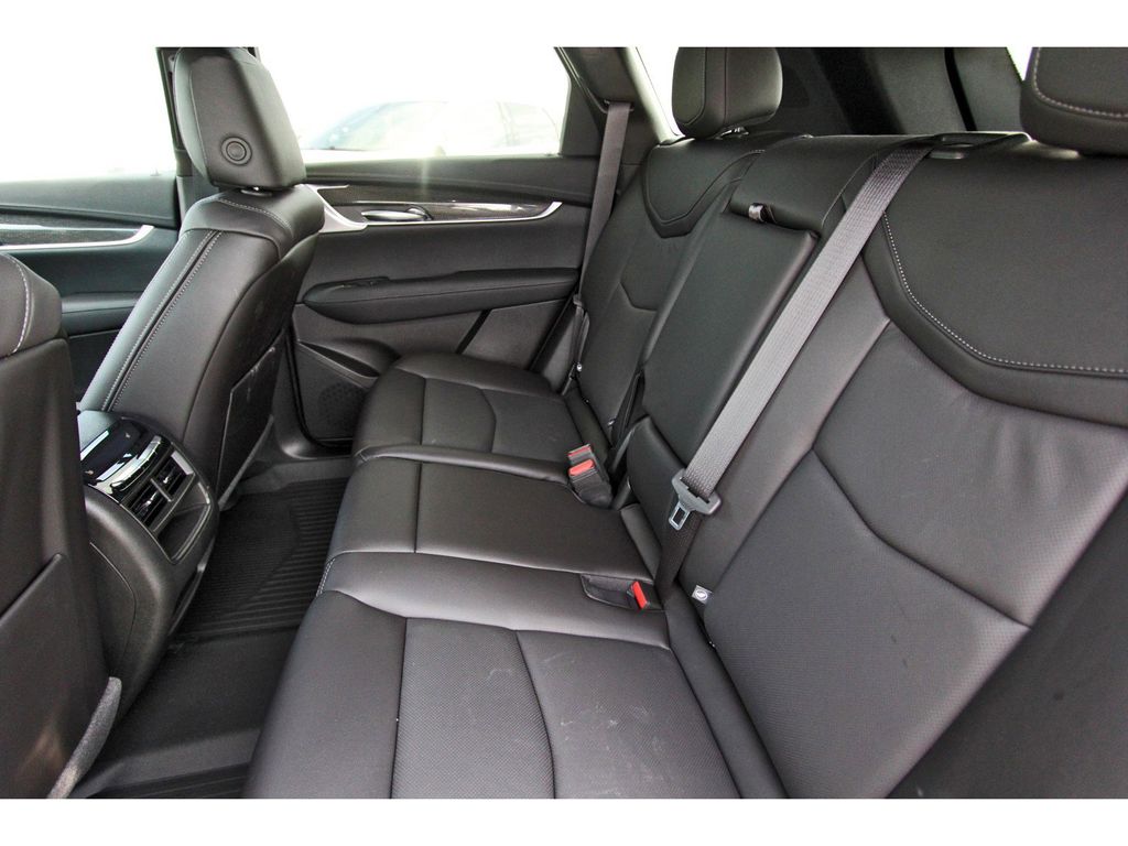 Vehicle image 7 of 23