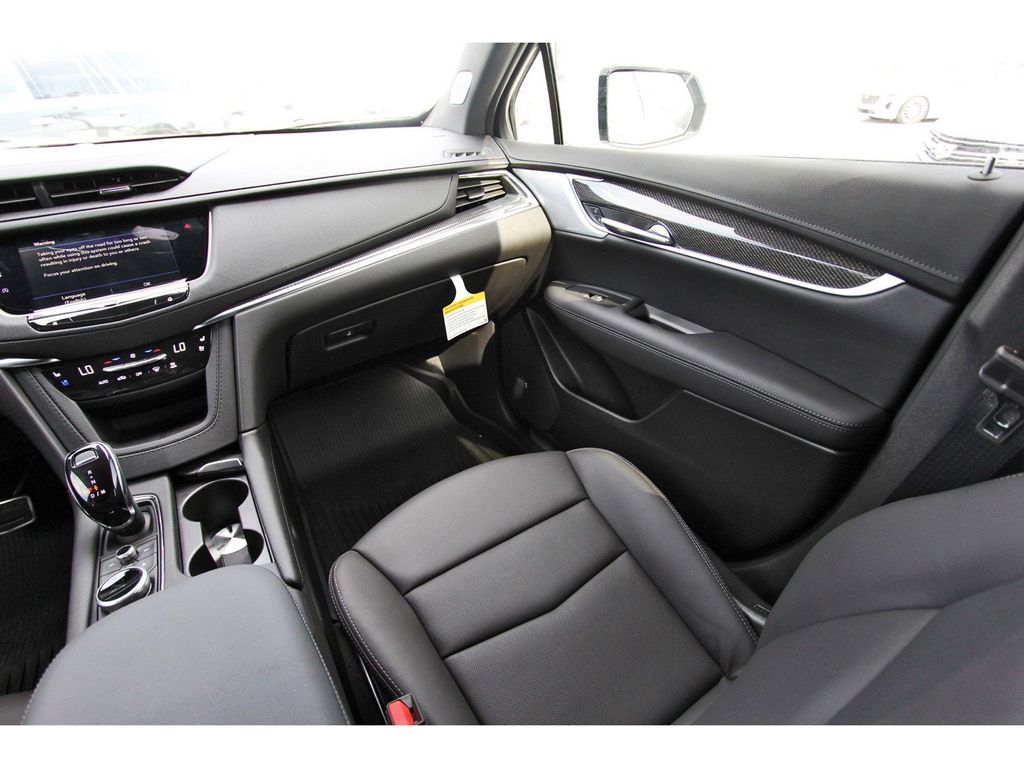Vehicle image 10 of 23