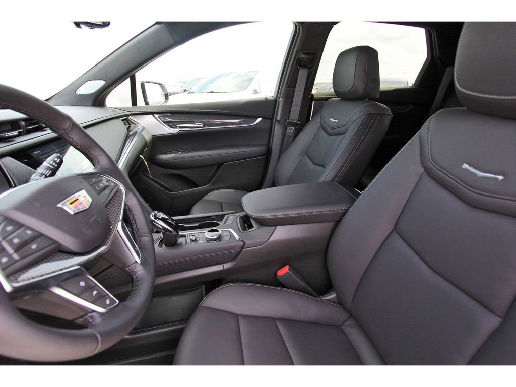 Vehicle image 6 of 23