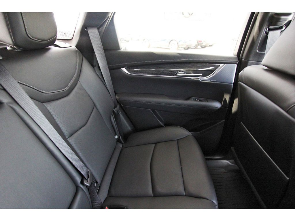 Vehicle image 11 of 23