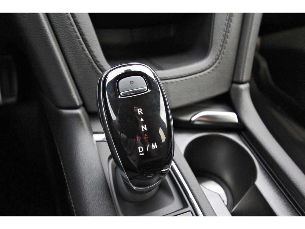 Vehicle image 19 of 23