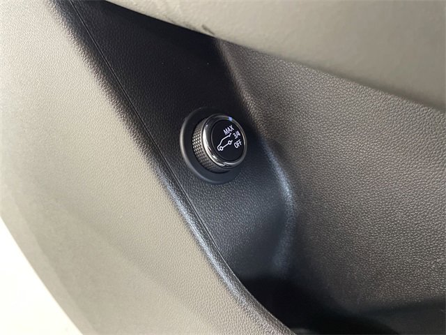 Vehicle image 32 of 38