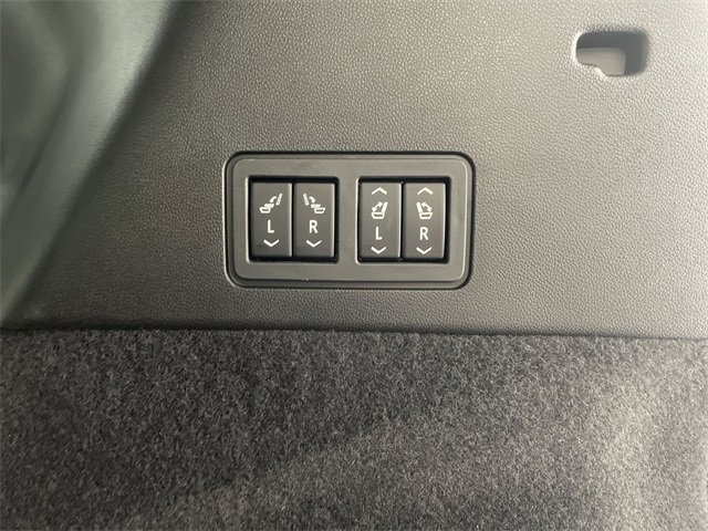 Vehicle image 33 of 38