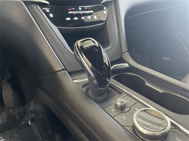 Vehicle image 25 of 38
