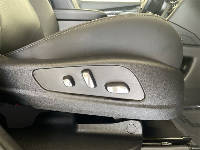 Vehicle image 34 of 38