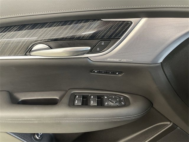 Vehicle image 27 of 38