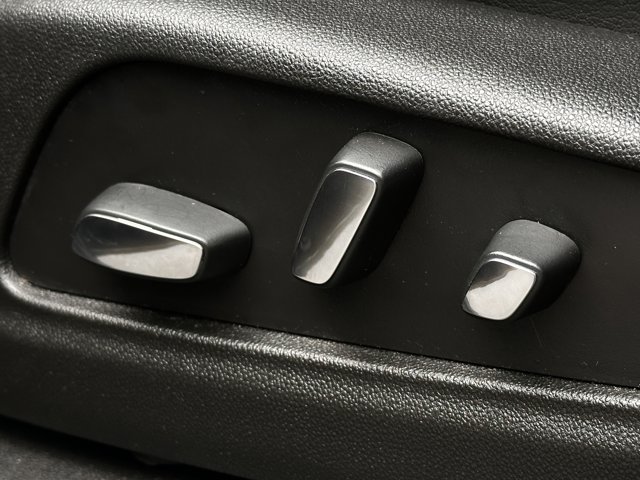 Vehicle image 16 of 36