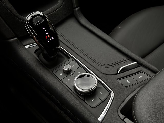 Vehicle image 25 of 36