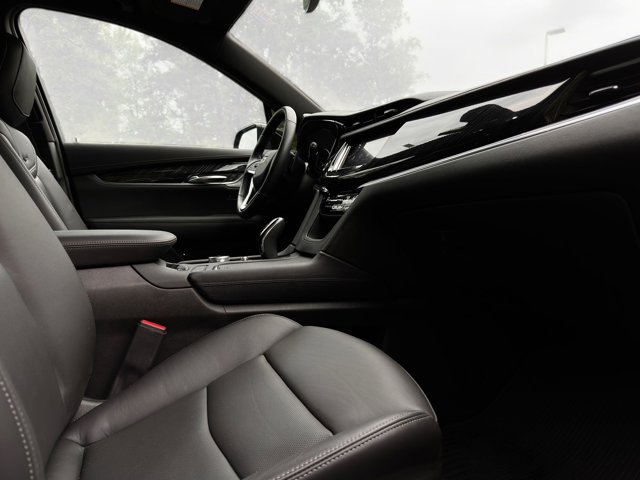 Vehicle image 33 of 36