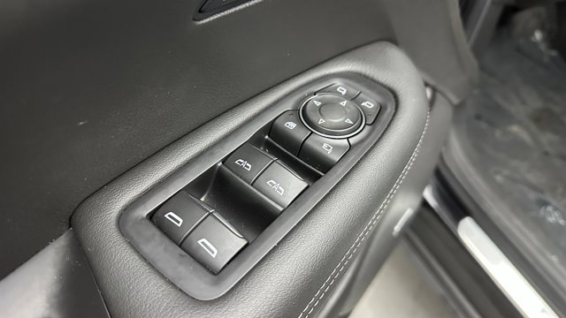 Vehicle image 25 of 41