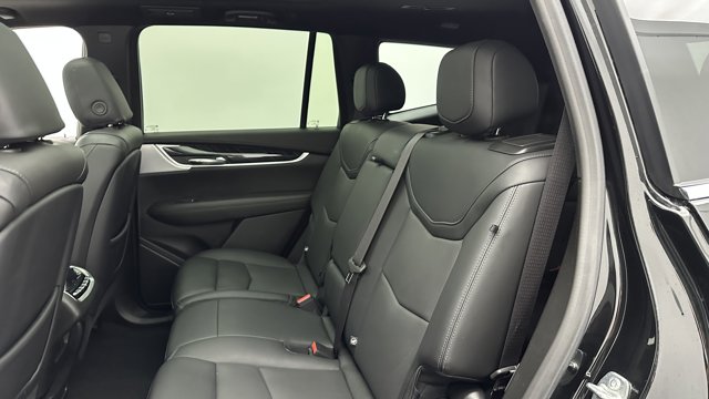 Vehicle image 32 of 41