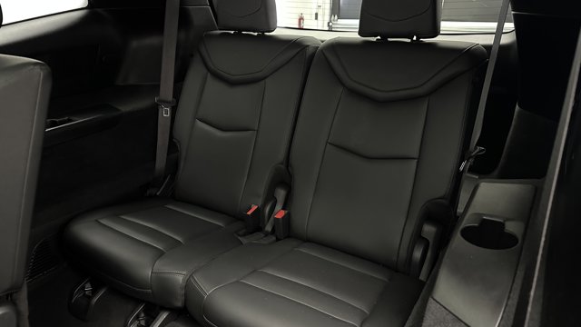 Vehicle image 33 of 41