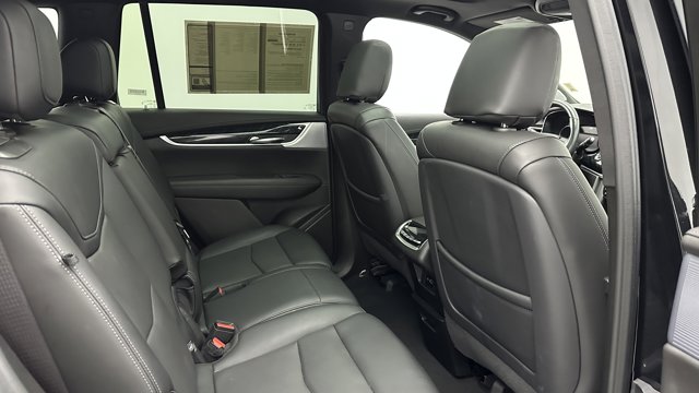 Vehicle image 37 of 41