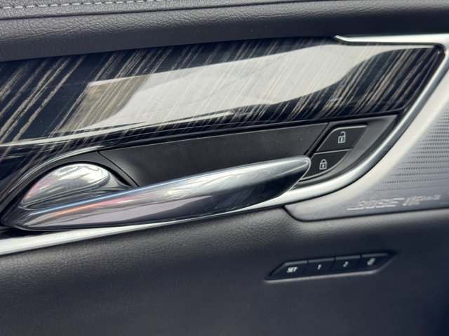 Vehicle image 31 of 33