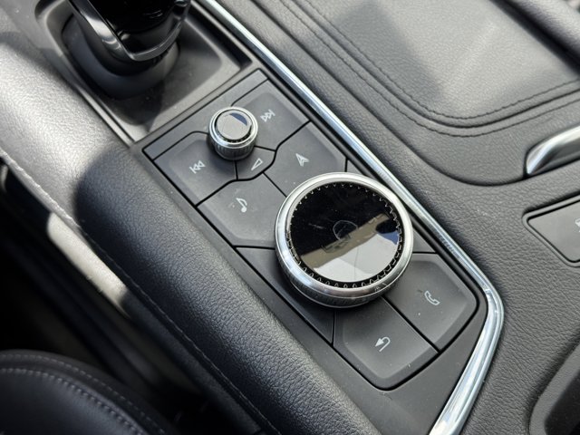 Vehicle image 26 of 33