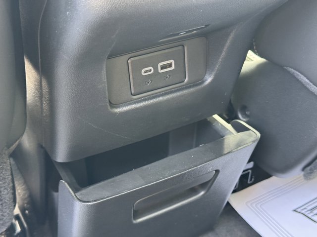 Vehicle image 14 of 33