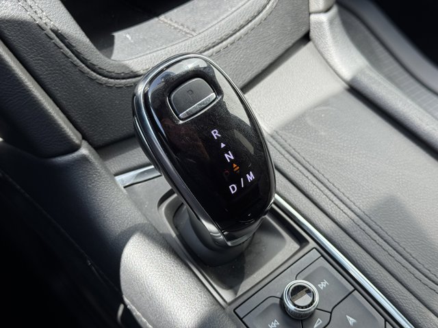 Vehicle image 25 of 33