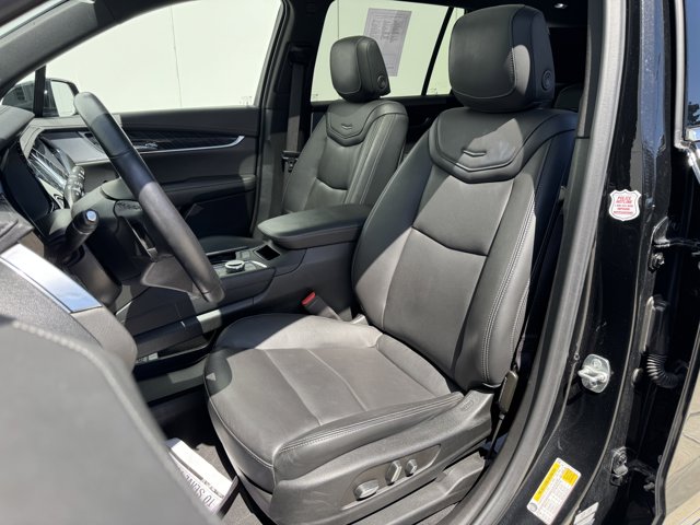 Vehicle image 10 of 33
