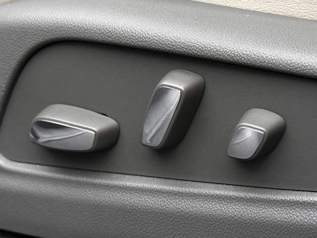 Vehicle image 16 of 36