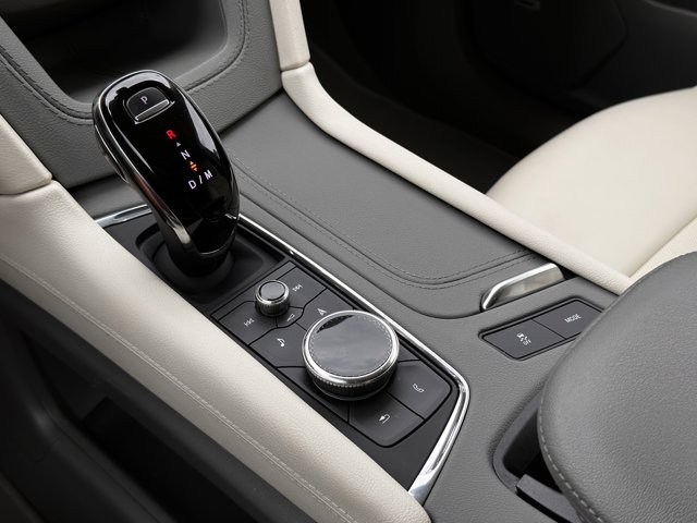 Vehicle image 25 of 36