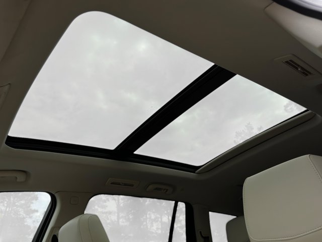 Vehicle image 27 of 36
