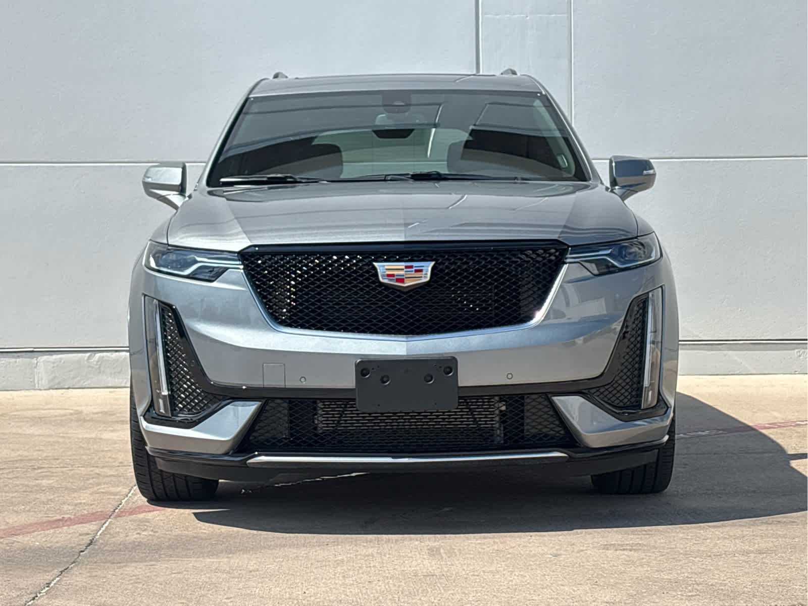 2024 Cadillac XT6 Sport Image 2 of 30