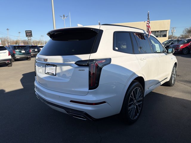 2024 Cadillac XT6 Sport Image 4 of 30