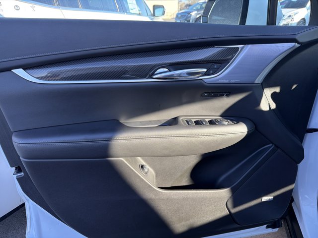 2024 Cadillac XT6 Sport Image 18 of 30