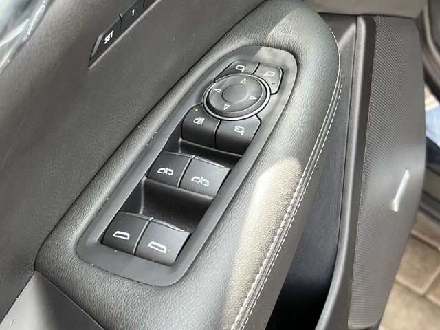 Vehicle image 28 of 34