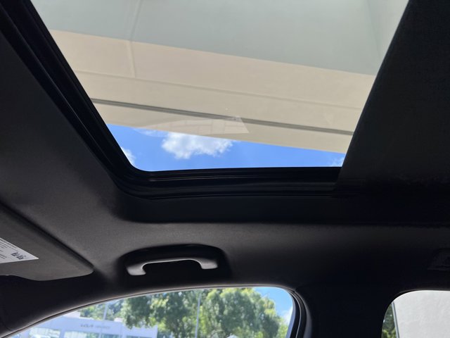 Vehicle image 31 of 34