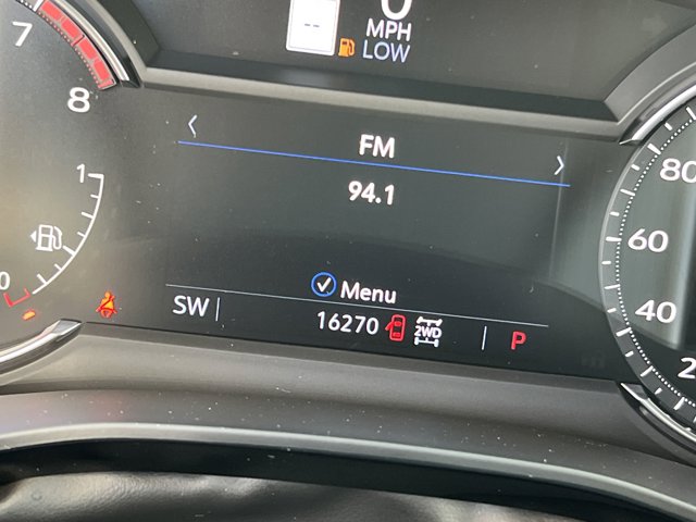 Vehicle image 21 of 34