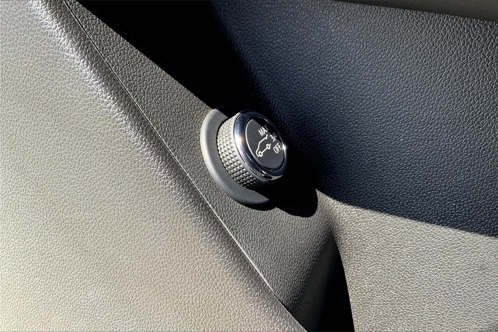 Vehicle image 29 of 38