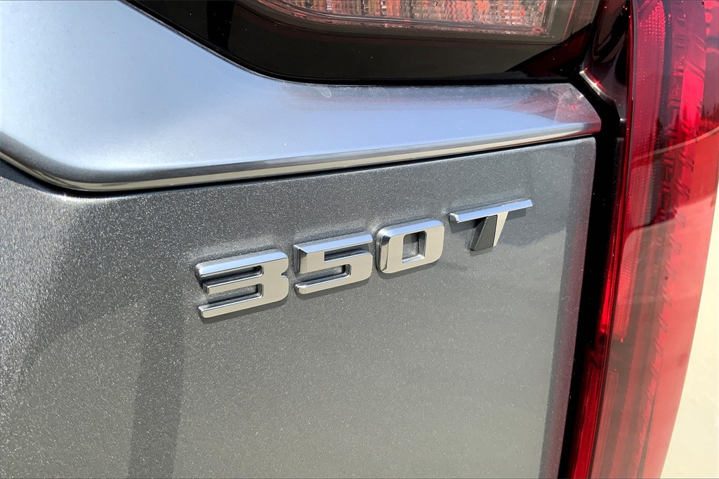 Vehicle image 31 of 38