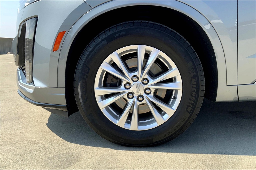Vehicle image 8 of 38