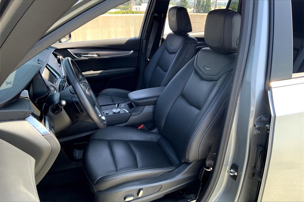 Vehicle image 10 of 38