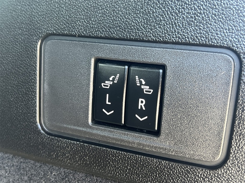Vehicle image 19 of 35