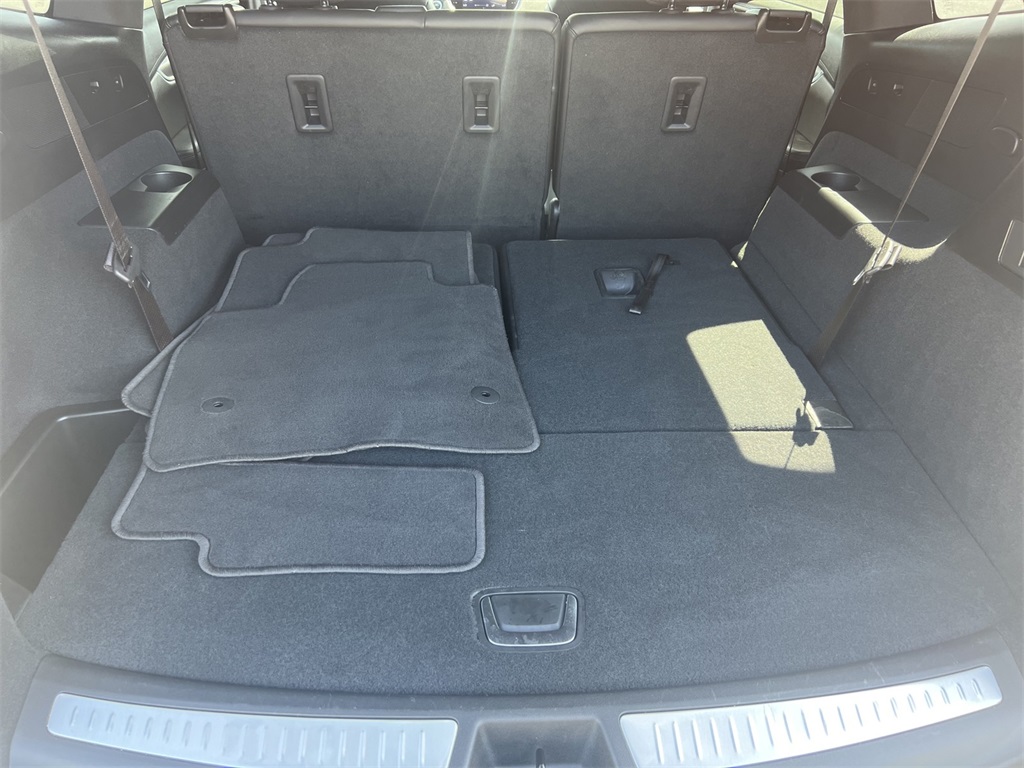 Vehicle image 17 of 35