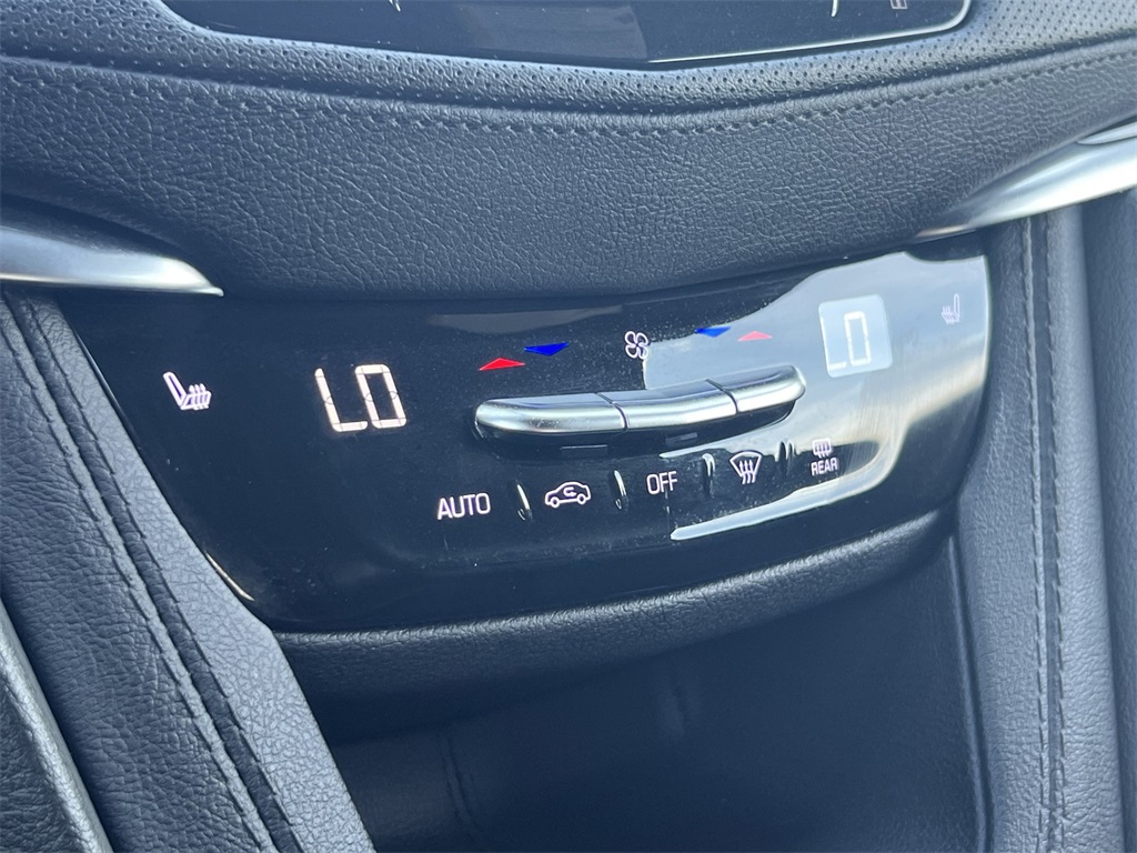 Vehicle image 31 of 35