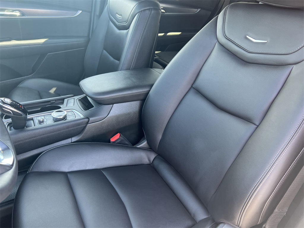 Vehicle image 11 of 35