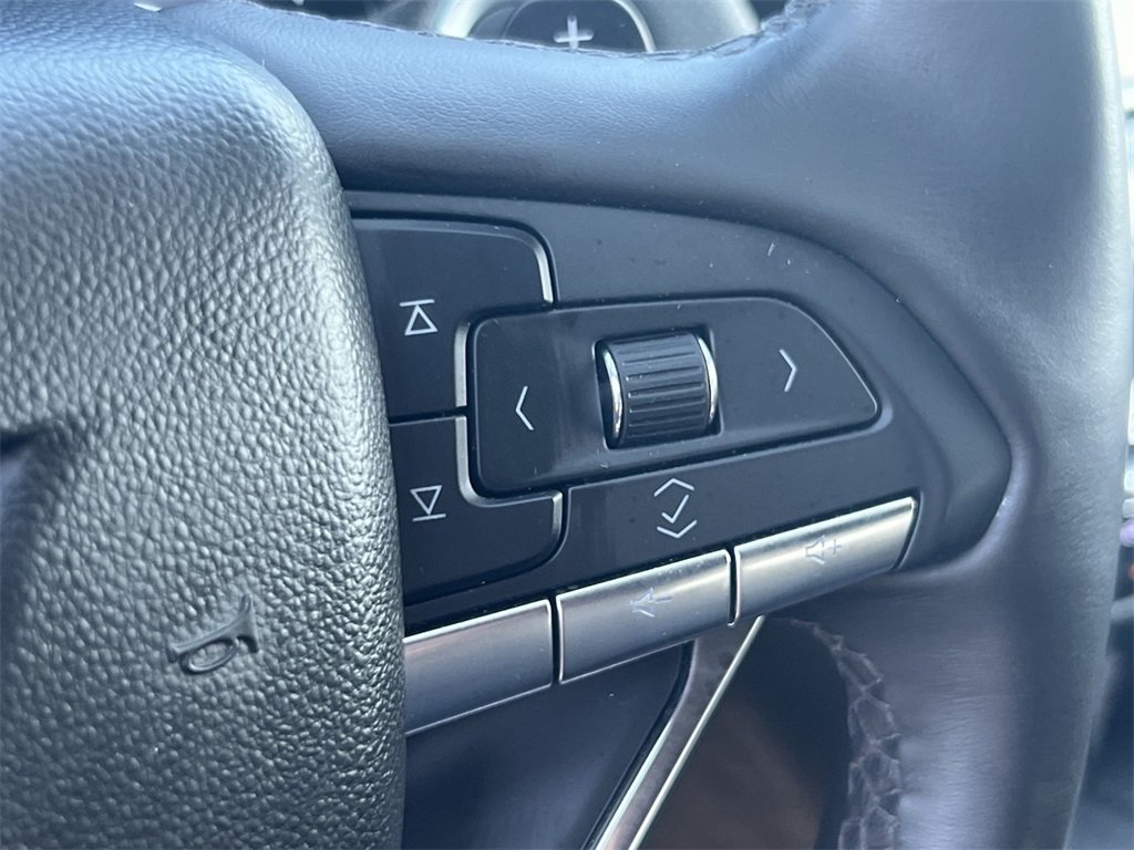 Vehicle image 25 of 35
