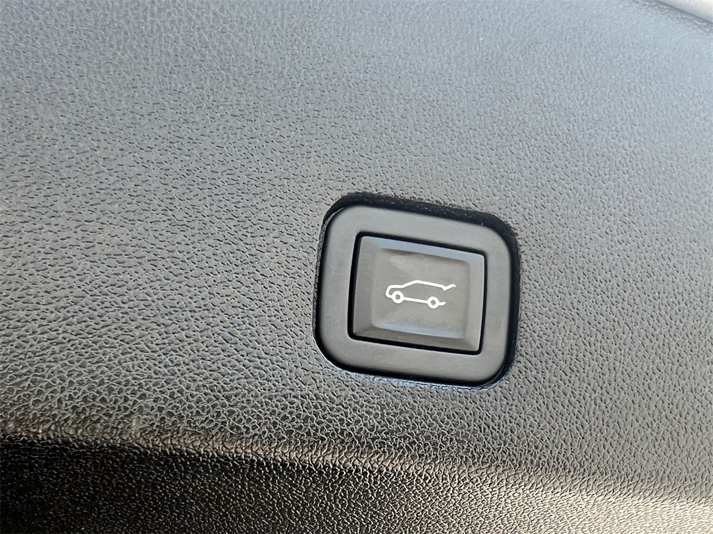 Vehicle image 21 of 35