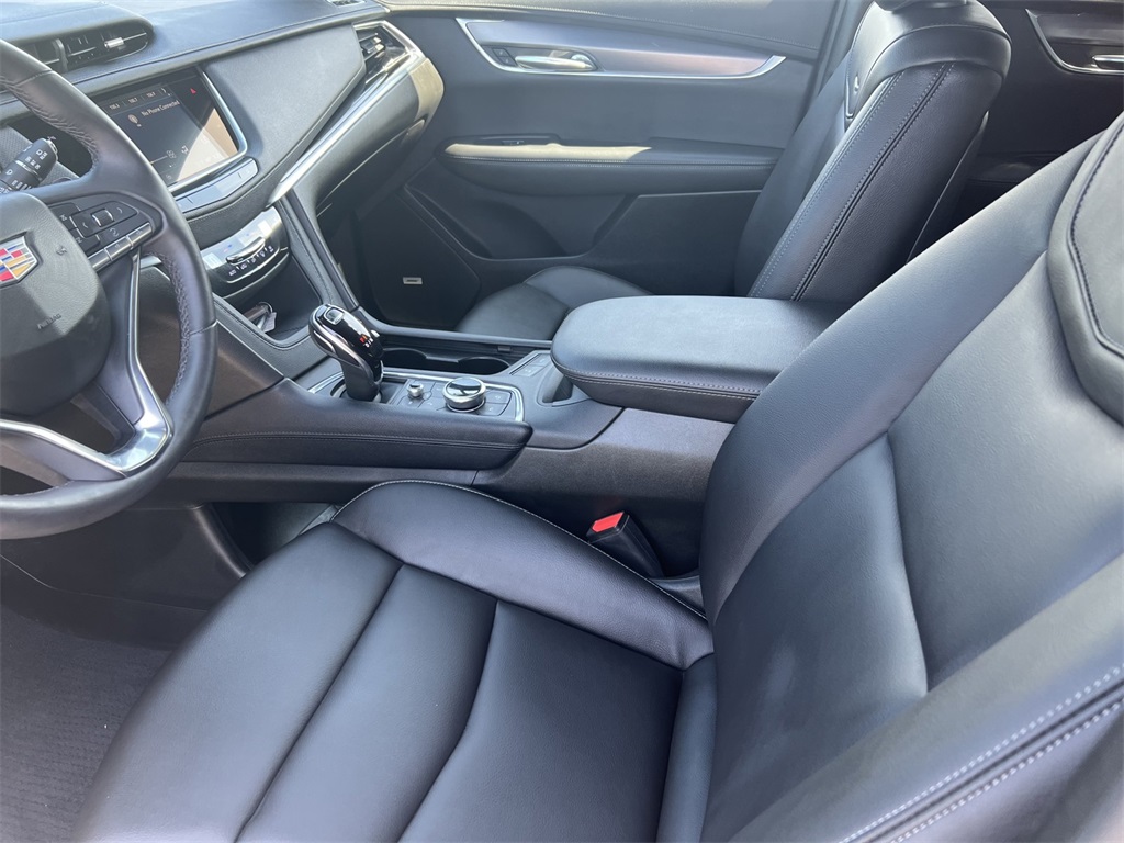 Vehicle image 10 of 35