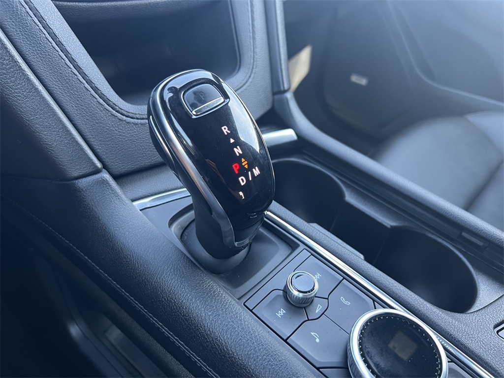Vehicle image 32 of 35