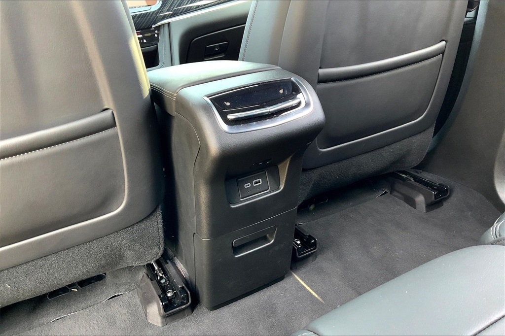 Vehicle image 21 of 35