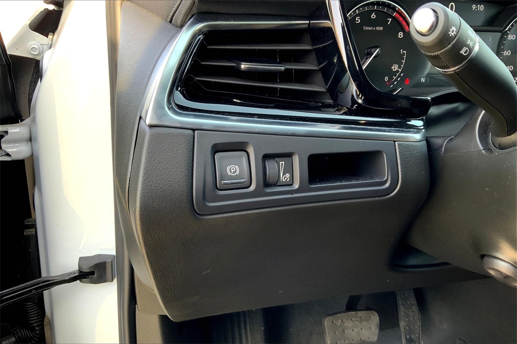 Vehicle image 20 of 35
